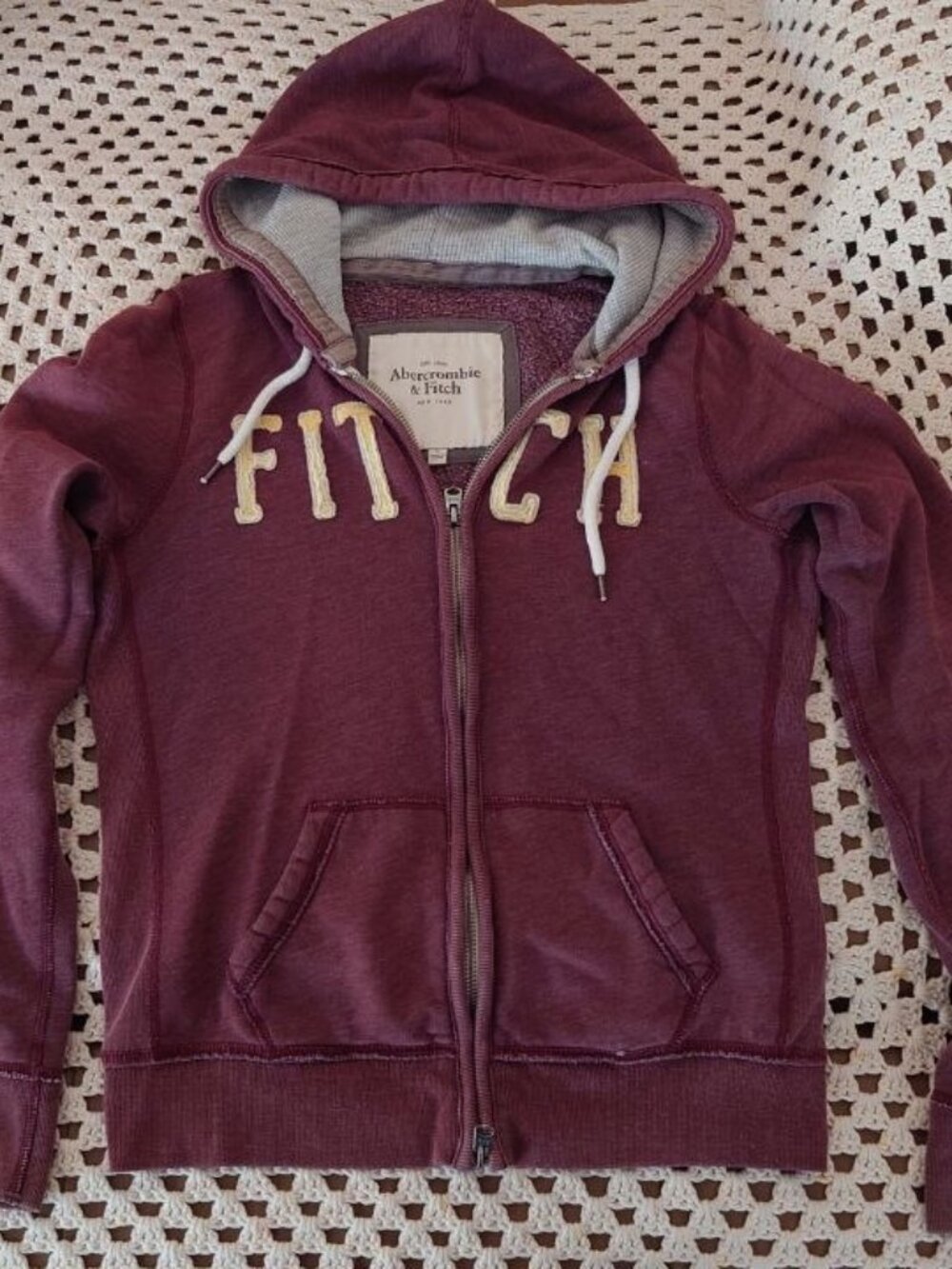 Vintage Y2K Abercrombie & Fitch Maroon Distressed Applique Waffle Knit Hoodie L